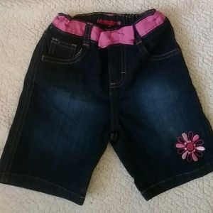 Wrangler shorts size 5T.